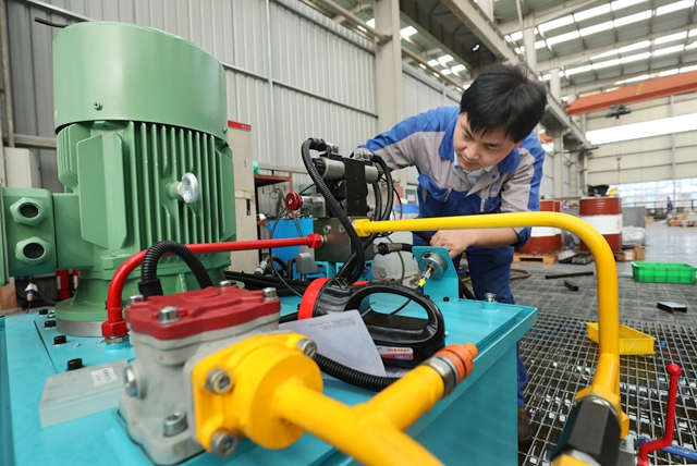 企業(yè)按下“快進(jìn)鍵” 開(kāi)足馬力忙生產(chǎn) 機(jī)電產(chǎn)品成增長(zhǎng)新引擎